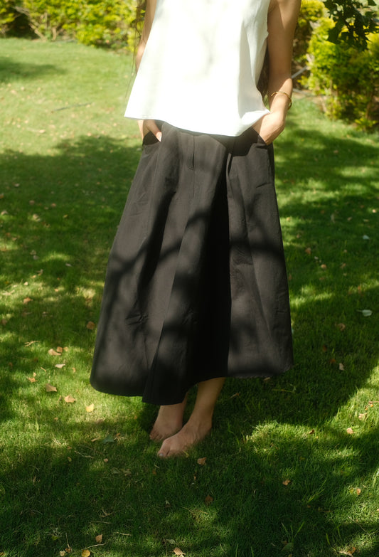 The black poplin skirt